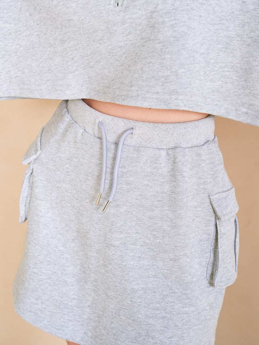 モデル:165cm(着用サイズ:FREE 着用カラー:GRY)