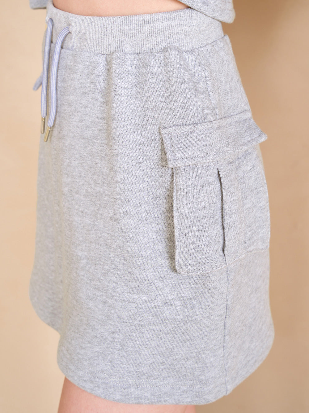 モデル:165cm(着用サイズ:FREE 着用カラー:GRY)