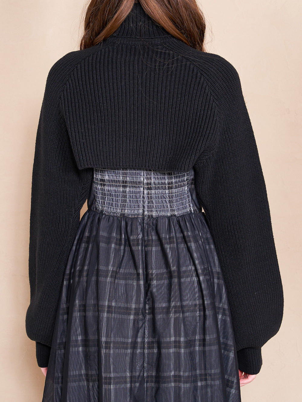 モデル:165cm(着用サイズ:FREE 着用カラー:BLK)