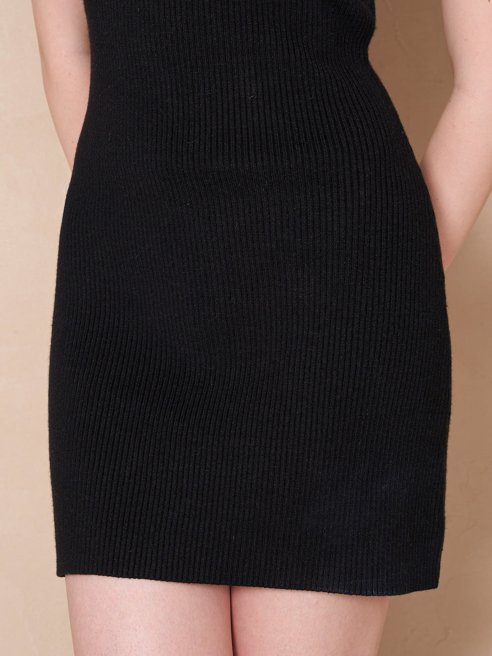 モデル:165cm(着用サイズ:FREE 着用カラー:BLK)