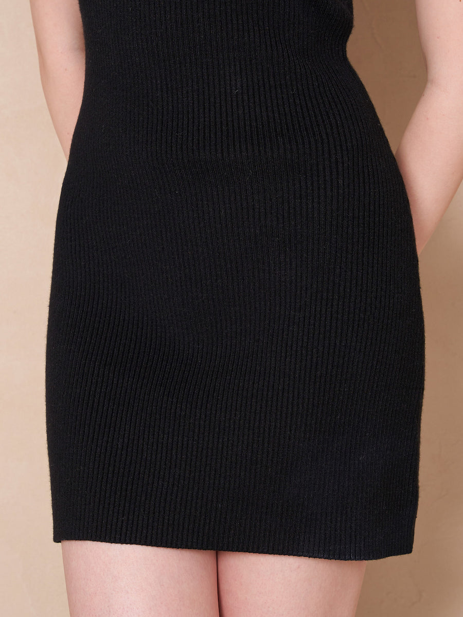 モデル:165cm(着用サイズ:FREE 着用カラー:BLK)