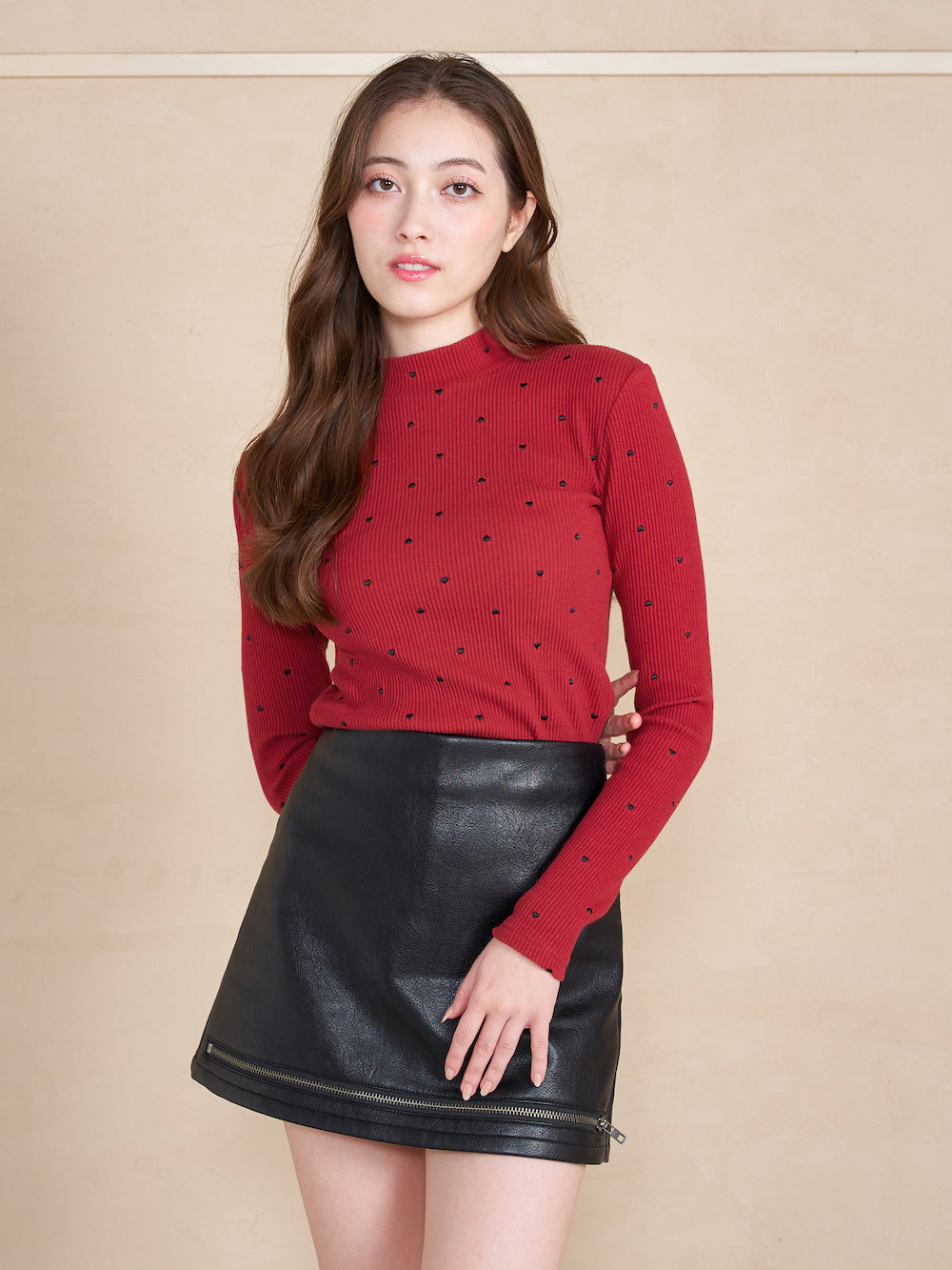 モデル:165cm(着用サイズ:FREE 着用カラー:RED)