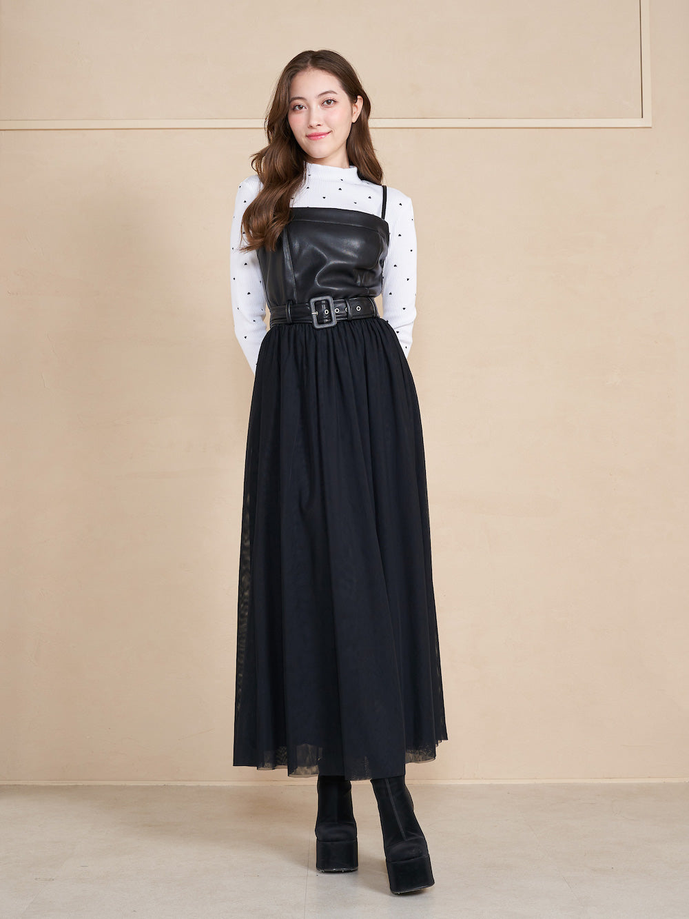 モデル:165cm(着用サイズ:FREE 着用カラー:BLK)