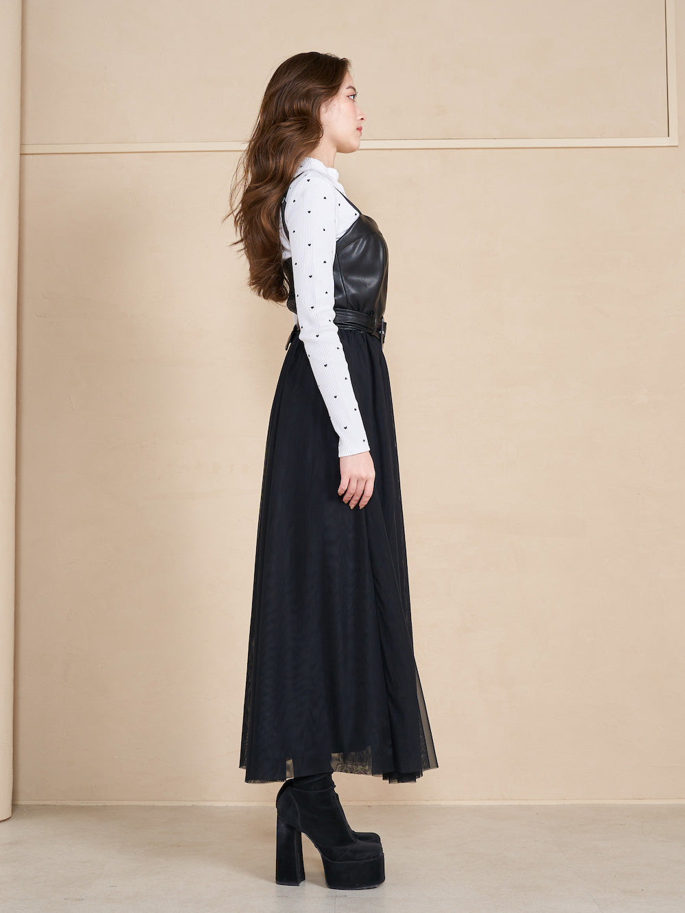 モデル:165cm(着用サイズ:FREE 着用カラー:BLK)
