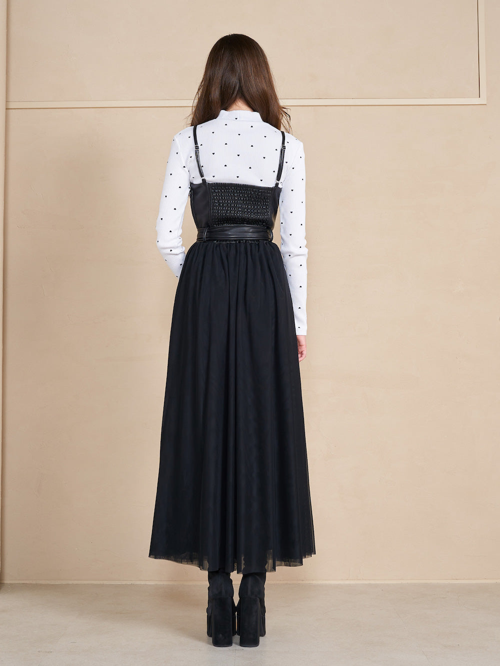 モデル:165cm(着用サイズ:FREE 着用カラー:BLK)