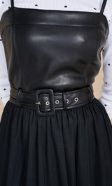 モデル:165cm(着用サイズ:FREE 着用カラー:BLK)