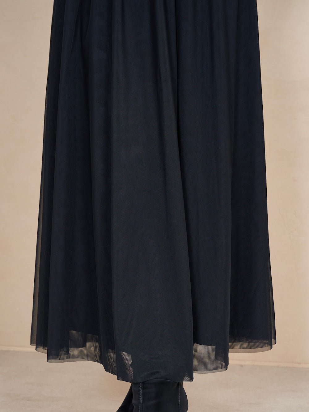 モデル:165cm(着用サイズ:FREE 着用カラー:BLK)