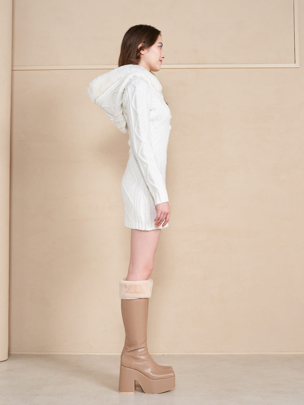 モデル:165cm(着用サイズ:FREE 着用カラー:WHT)