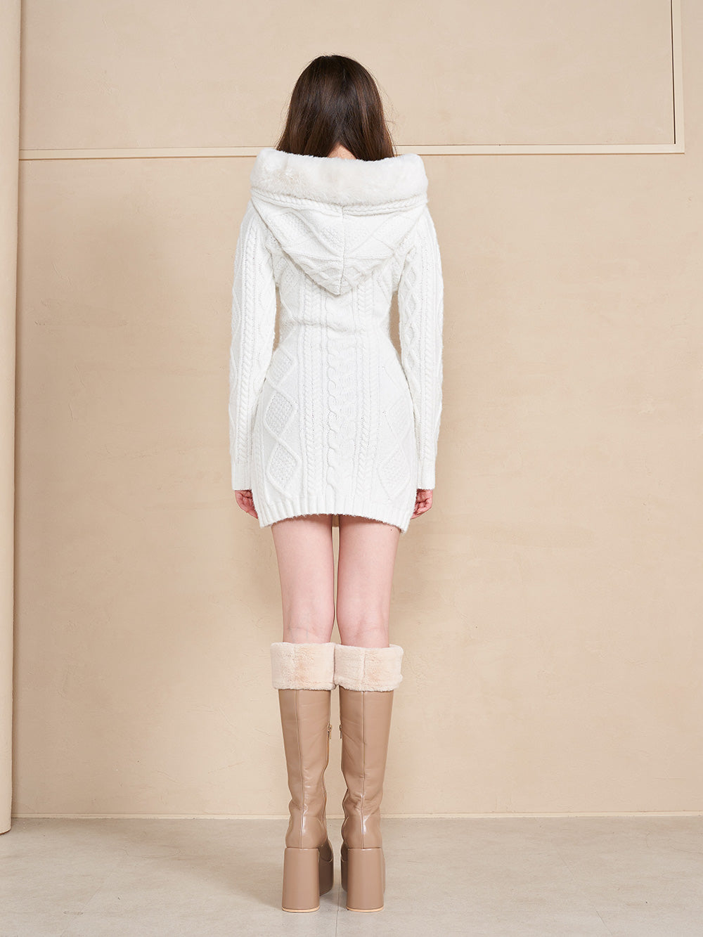 モデル:165cm(着用サイズ:FREE 着用カラー:WHT)