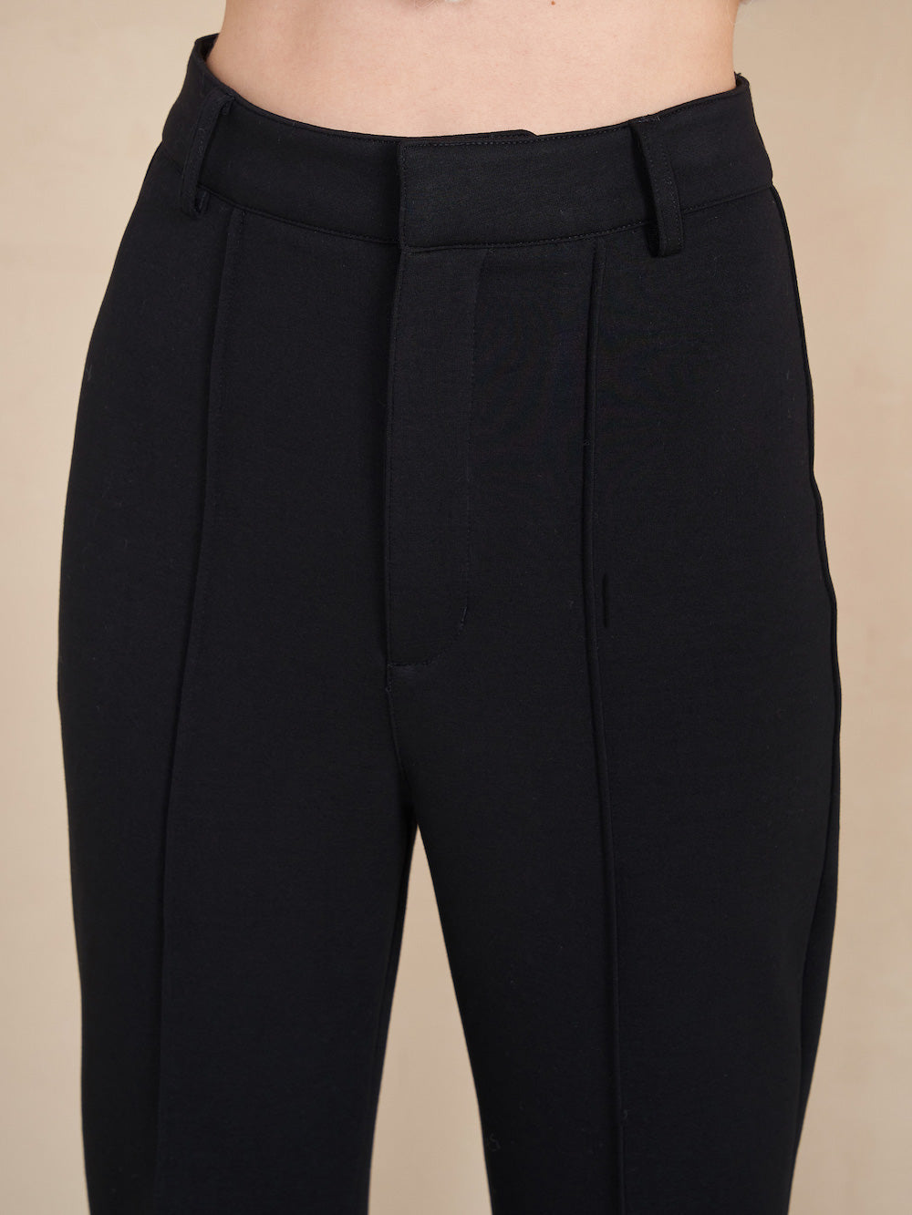 モデル:165cm(着用サイズ:S 着用カラー:BLK)