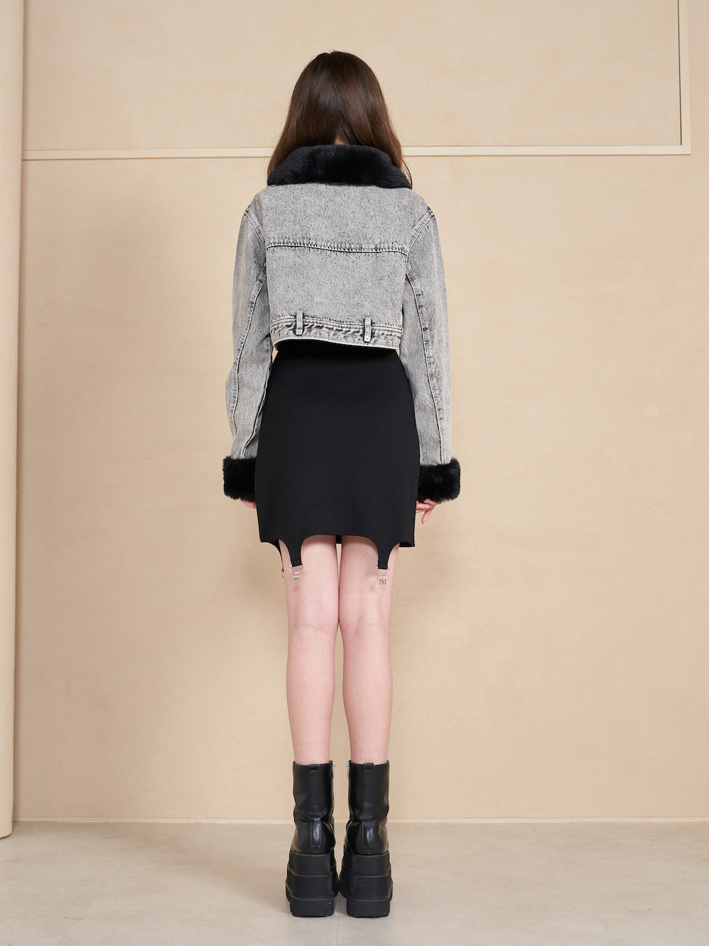 モデル:165cm(着用サイズ:FREE 着用カラー:BLK)