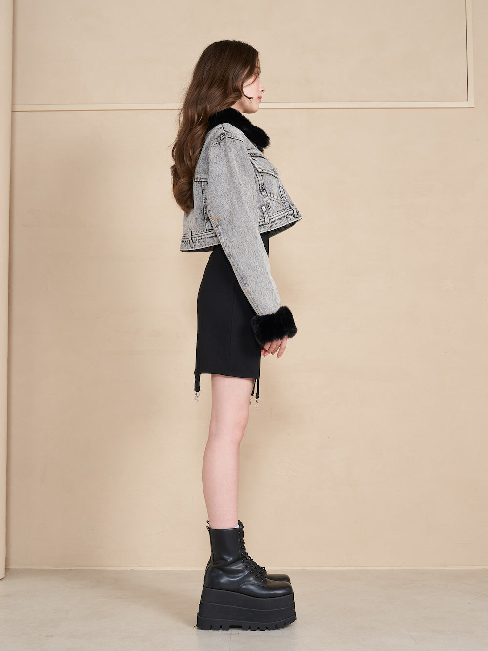 モデル:165cm(着用サイズ:FREE 着用カラー:BLK)