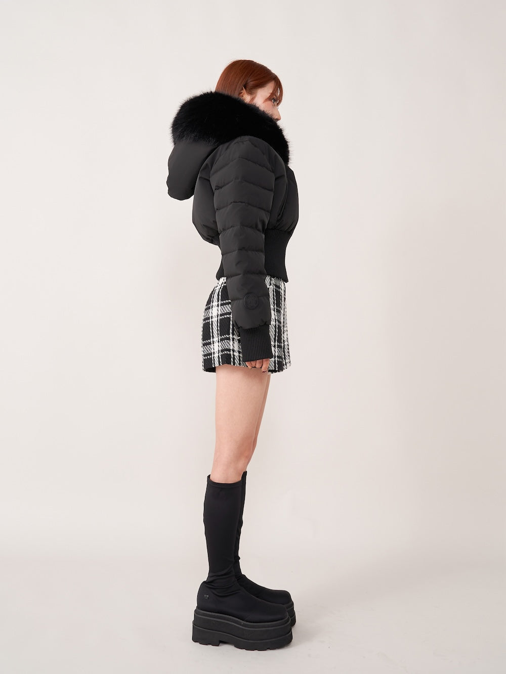 モデル:155cm(着用サイズ:FREE 着用カラー:BLK)