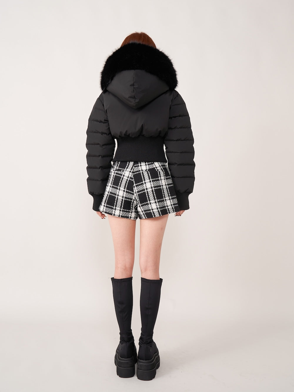 モデル:155cm(着用サイズ:FREE 着用カラー:BLK)