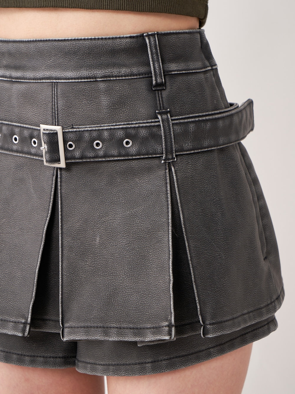 モデル:155cm(着用サイズ:S 着用カラー:BLK)