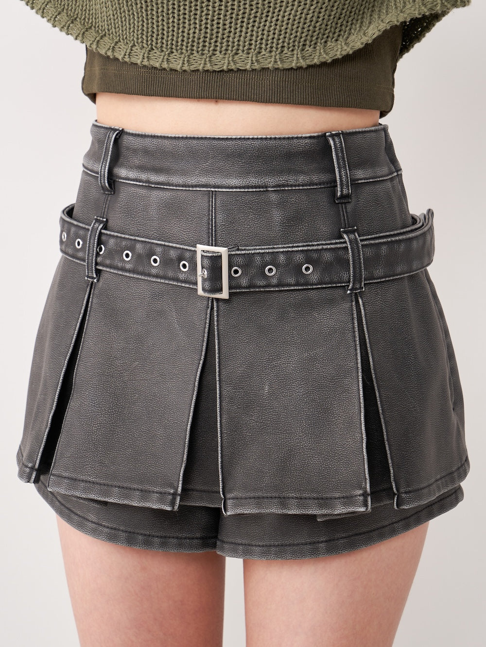 モデル:155cm(着用サイズ:S 着用カラー:BLK)