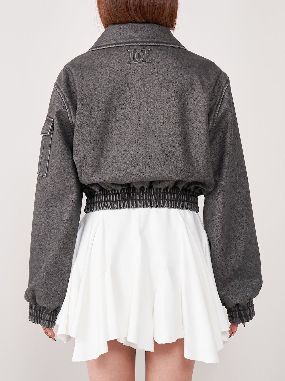 モデル:155cm(着用サイズ:FREE 着用カラー:BLK)
