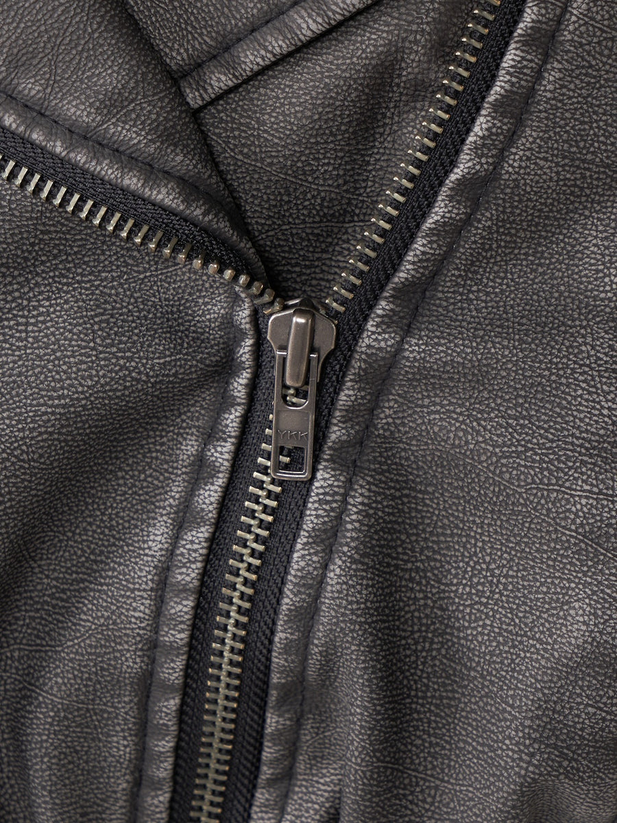 モデル:155cm(着用サイズ:FREE 着用カラー:BLK)