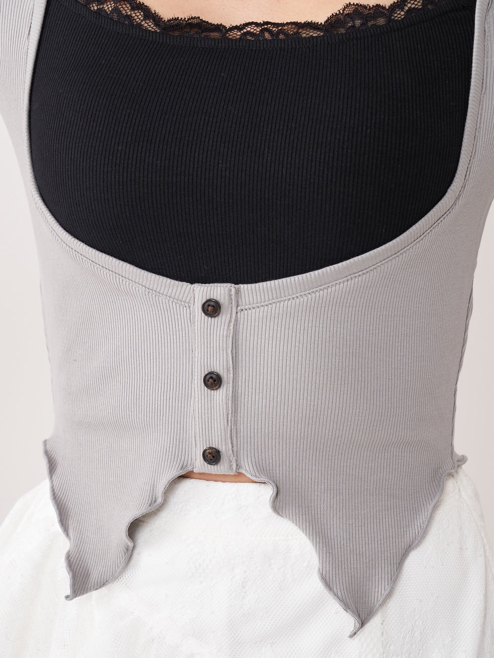 モデル:155cm(着用サイズ:FREE 着用カラー:GRY)