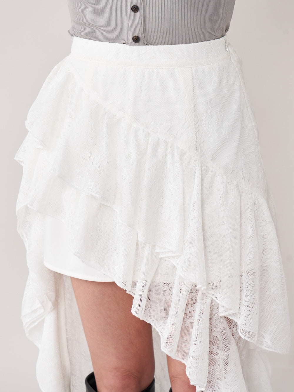 モデル:155cm(着用サイズ:FREE 着用カラー:WHT)
