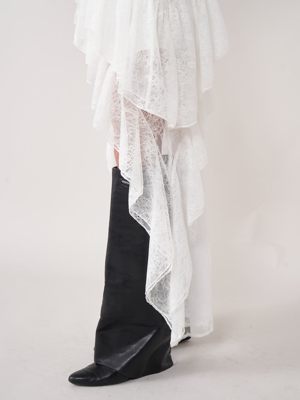 モデル:155cm(着用サイズ:FREE 着用カラー:WHT)
