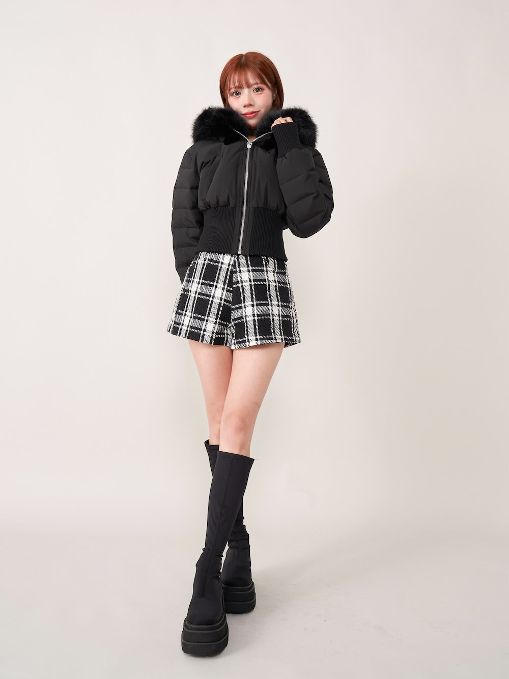 モデル:155cm(着用サイズ:FREE 着用カラー:BLK)