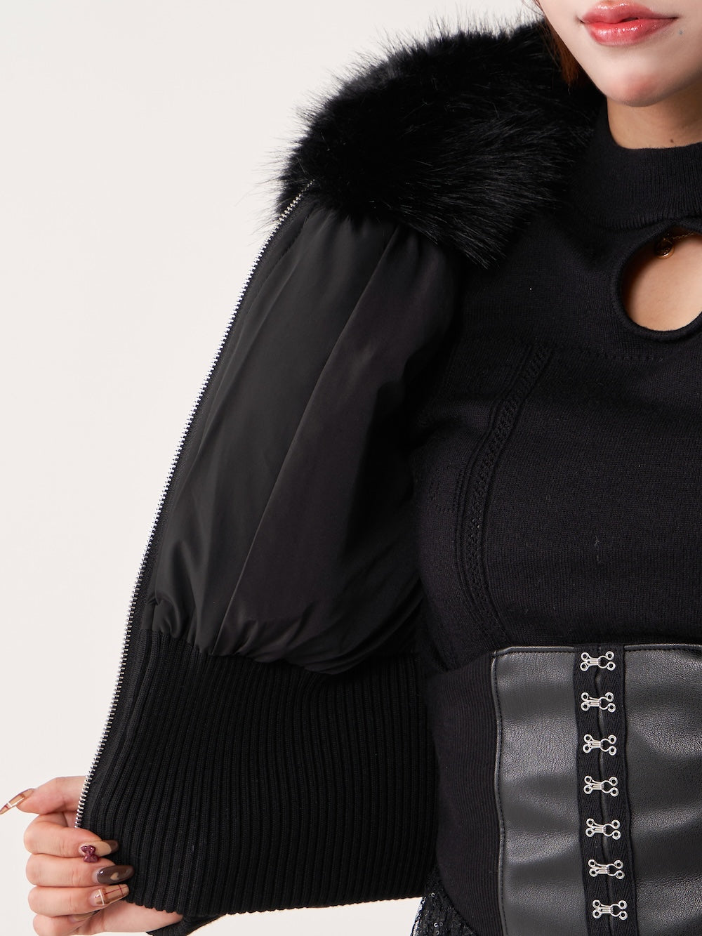 モデル:155cm(着用サイズ:FREE 着用カラー: BLK)