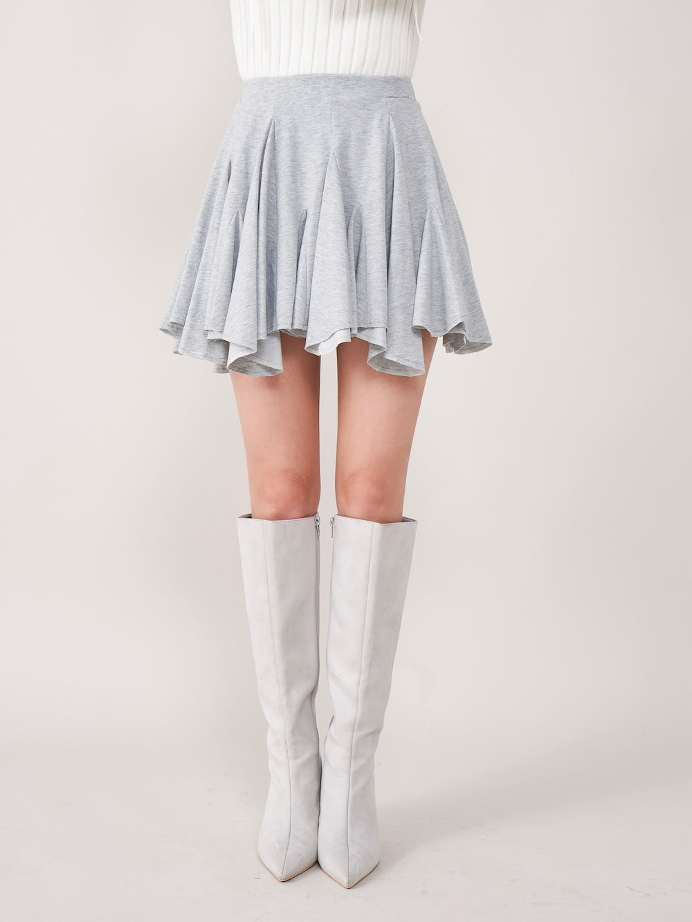 モデル:155cm(着用サイズ:FREE 着用カラー:GRY)