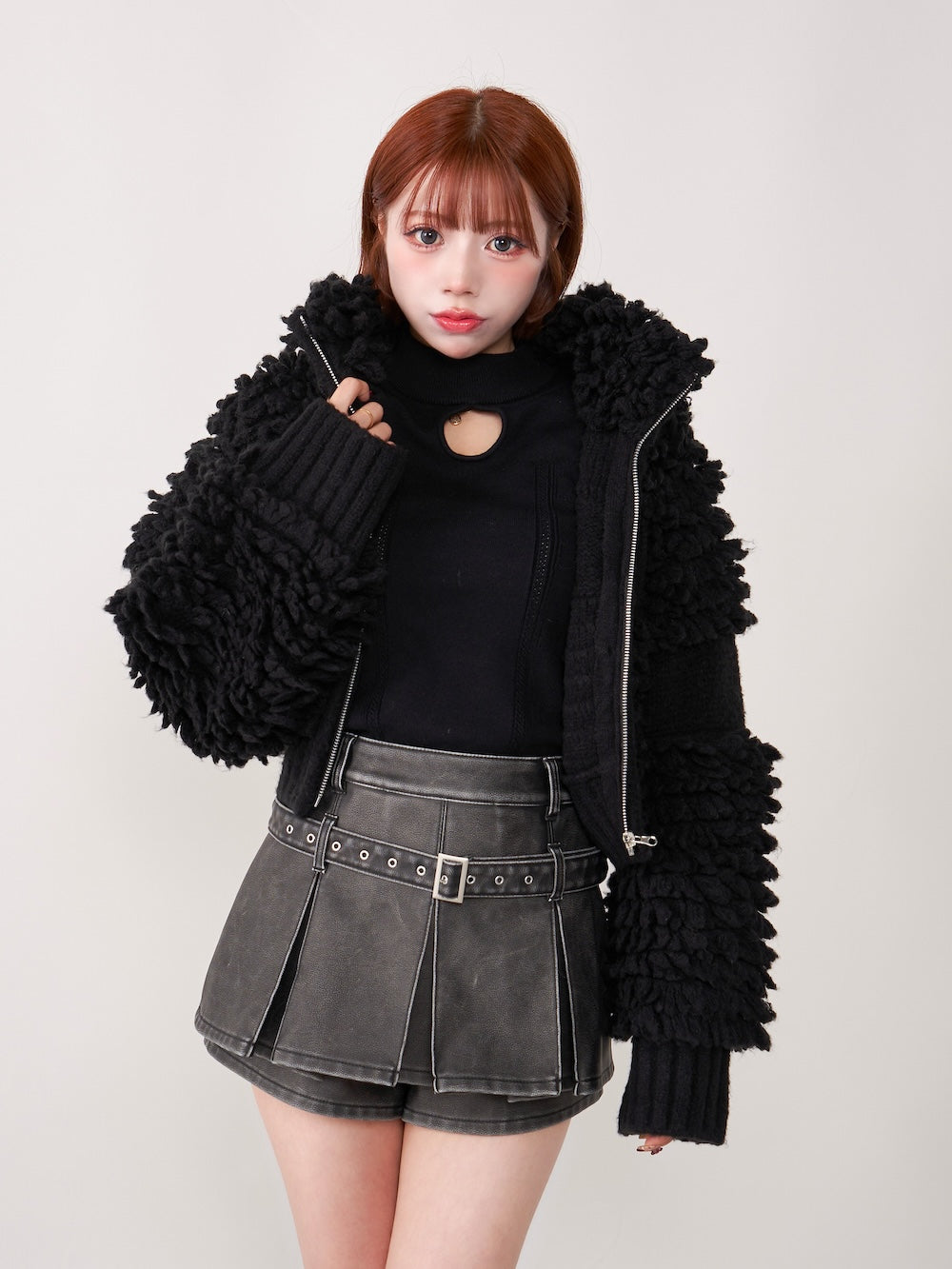 モデル:155cm(着用サイズ:FREE 着用カラー:BLK)