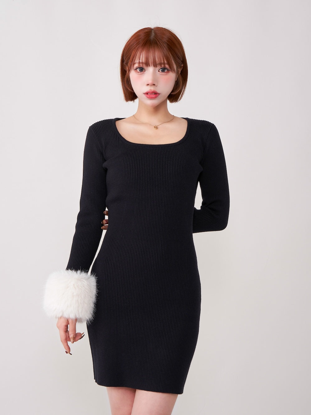 モデル:155cm(着用サイズ:FREE 着用カラー:BLK)