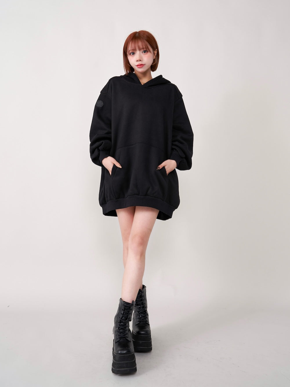 モデル:155cm(着用サイズ:FREE 着用カラー:BLK)