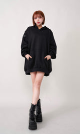 モデル:155cm(着用サイズ:FREE 着用カラー:BLK)