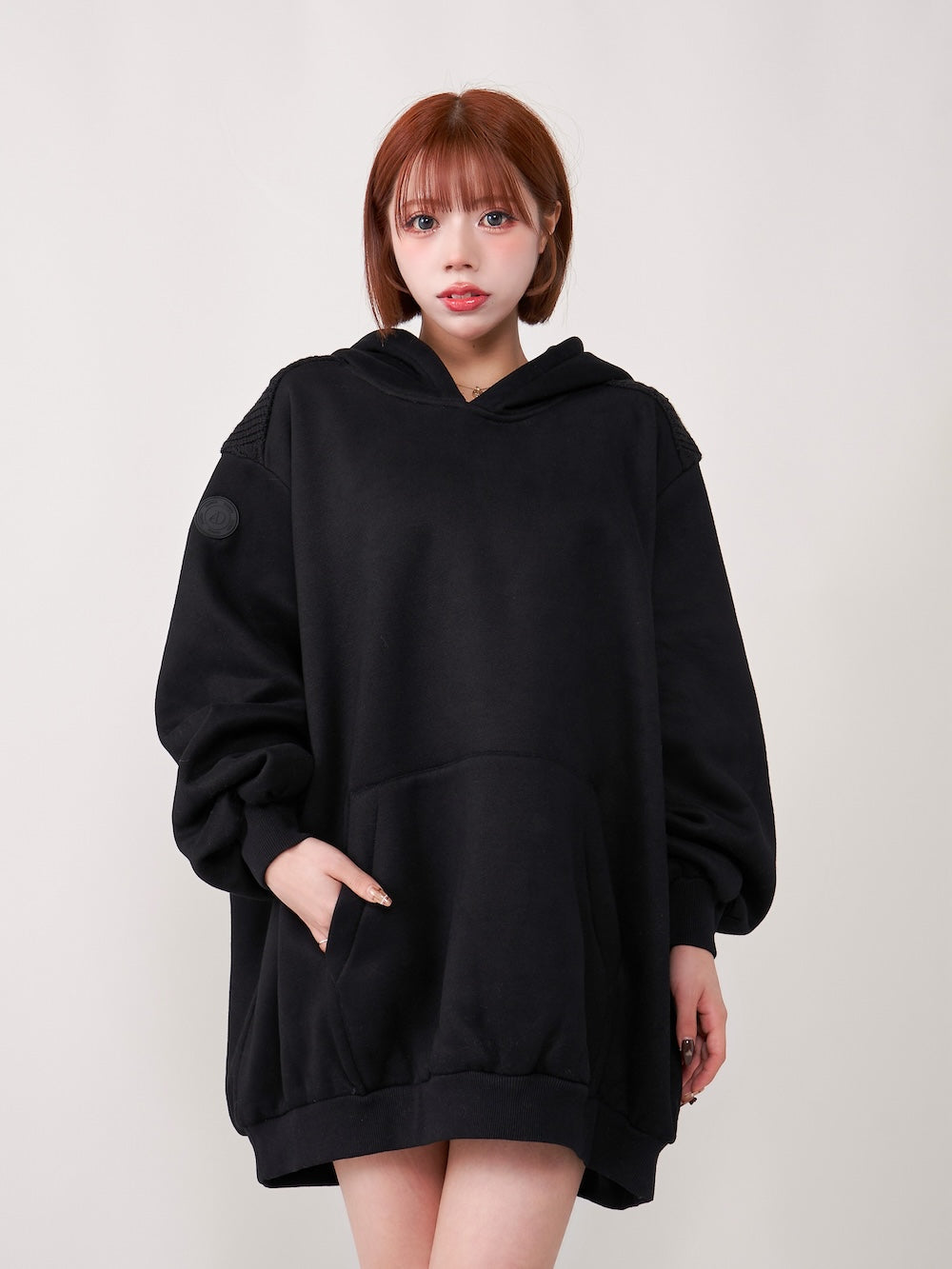 モデル:155cm(着用サイズ:FREE 着用カラー:BLK)