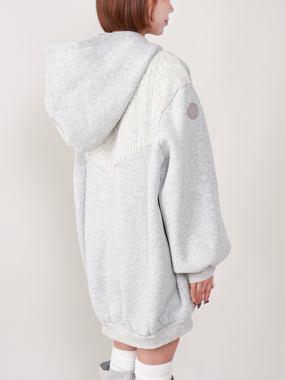 モデル:155cm(着用サイズ:FREE 着用カラー:GRY)