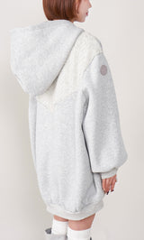 モデル:155cm(着用サイズ:FREE 着用カラー:GRY)