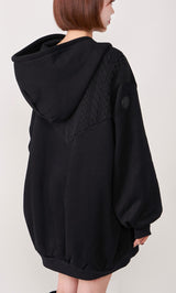 モデル:155cm(着用サイズ:FREE 着用カラー:BLK)
