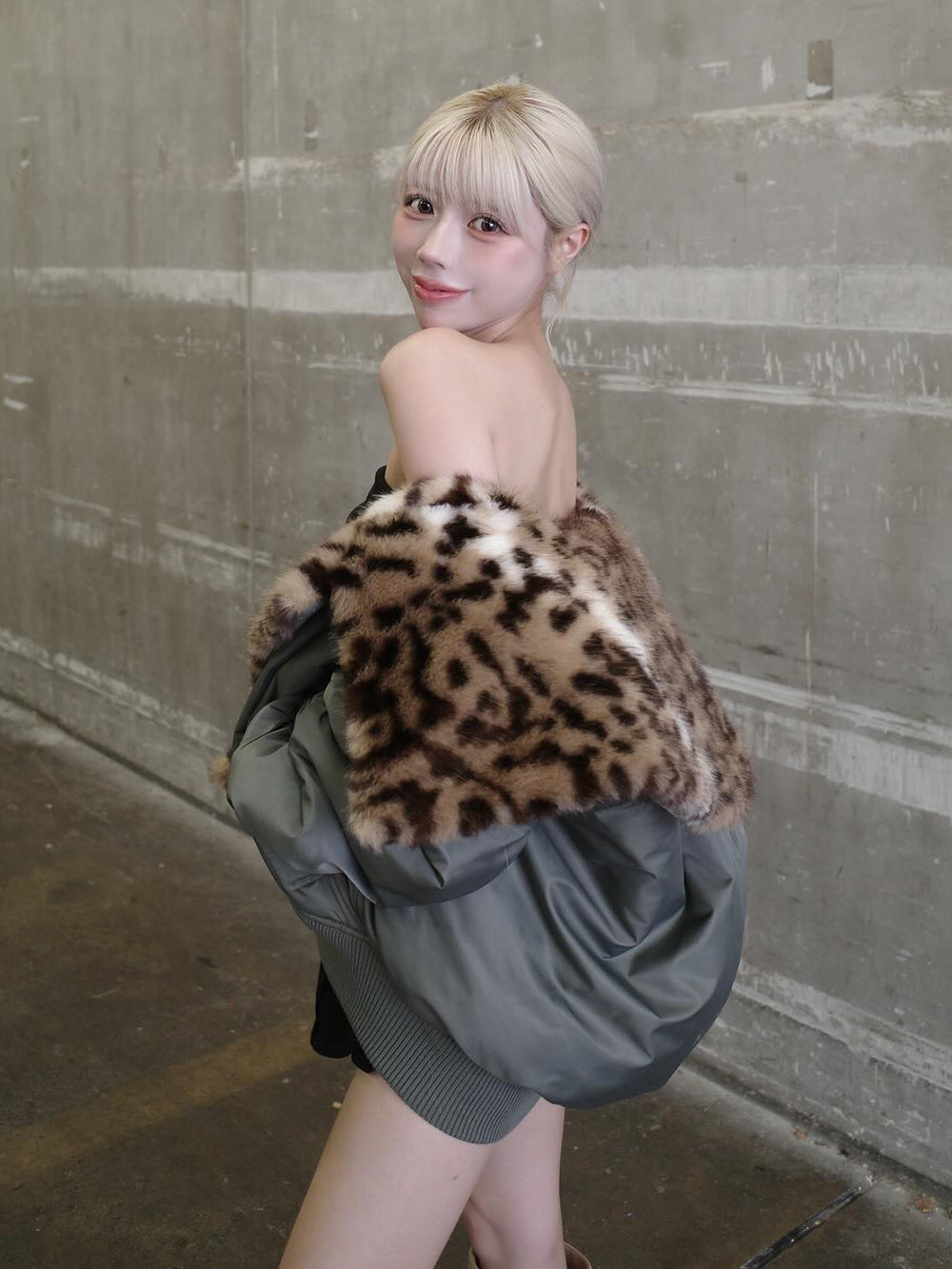 モデル:155cm(着用サイズ:FREE 着用カラー:KHA)