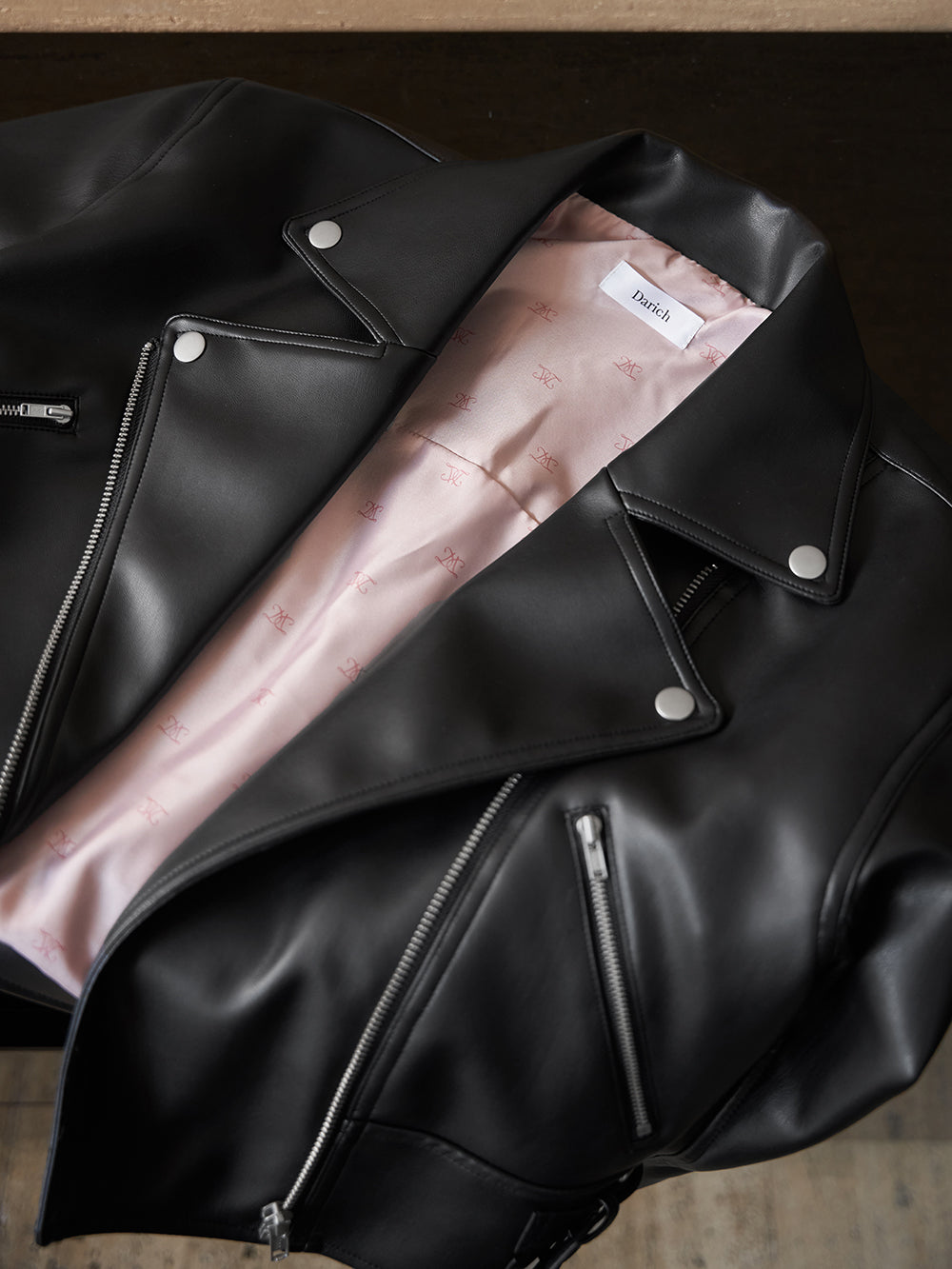 モデル:163cm(着用サイズ:FREE 着用カラー:BLK)