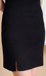モデル:160cm(着用サイズ:FREE 着用カラー:BLK)