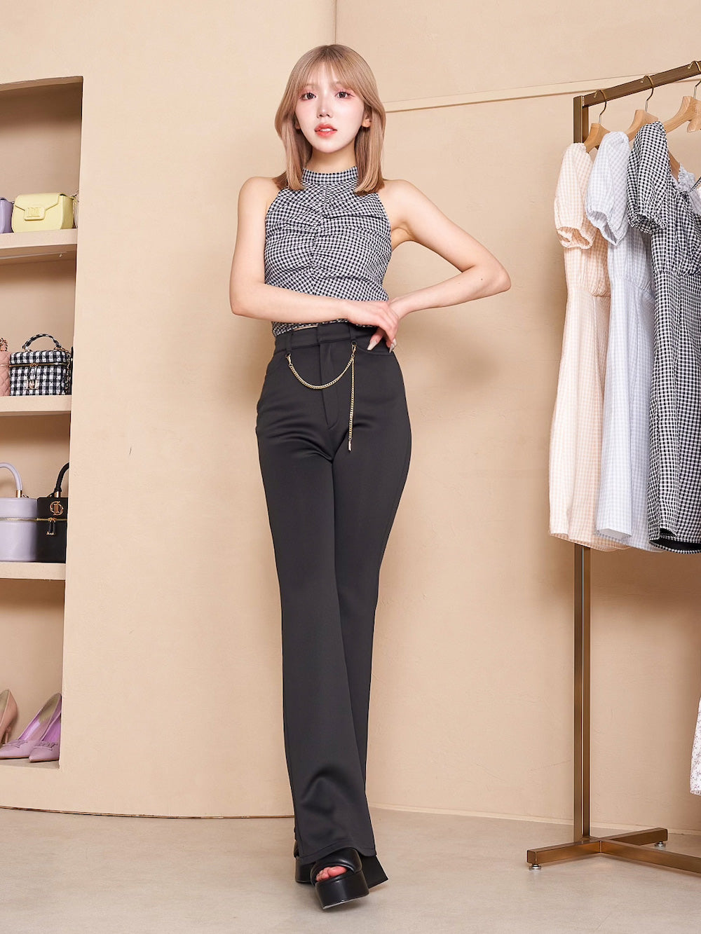 モデル:160cm(着用サイズ:FREE 着用カラー:BLK)