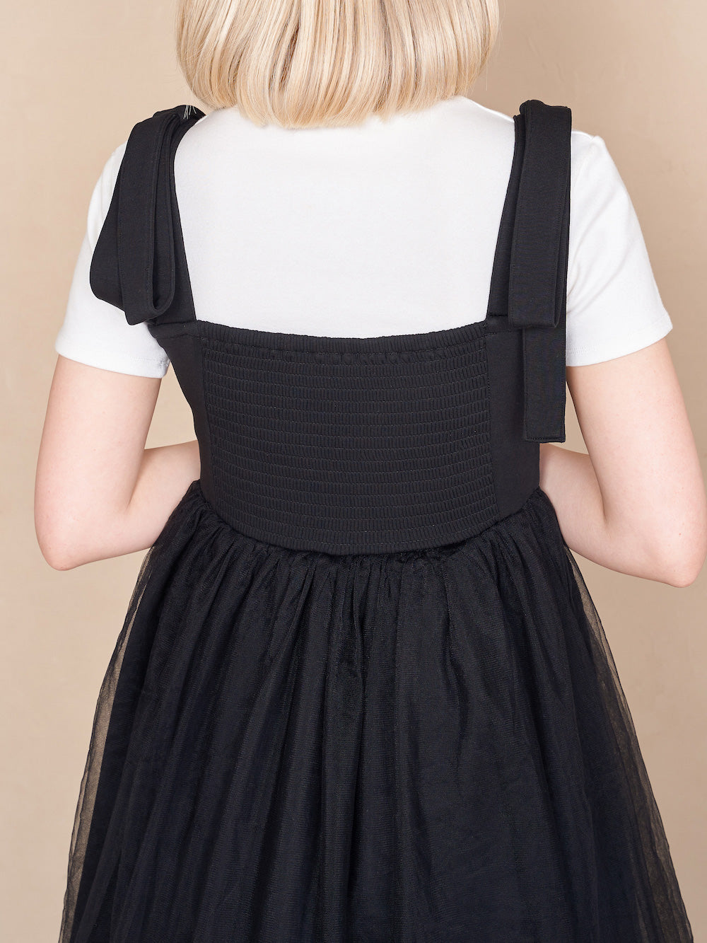 モデル:160cm(着用サイズ: 着用カラー:BLK)