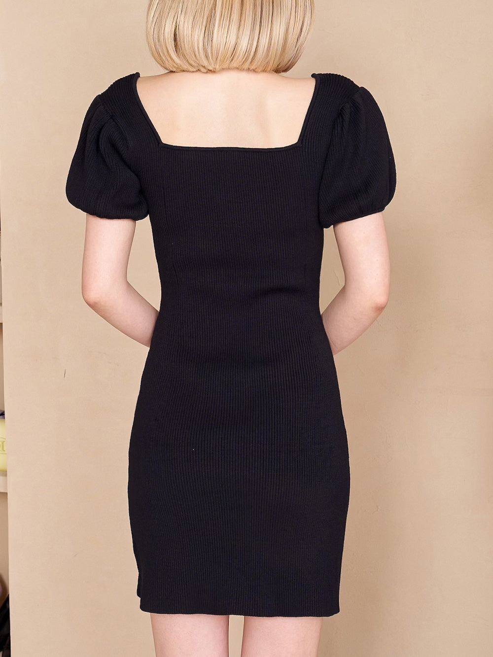 モデル:160cm(着用サイズ:FREE 着用カラー:BLK)