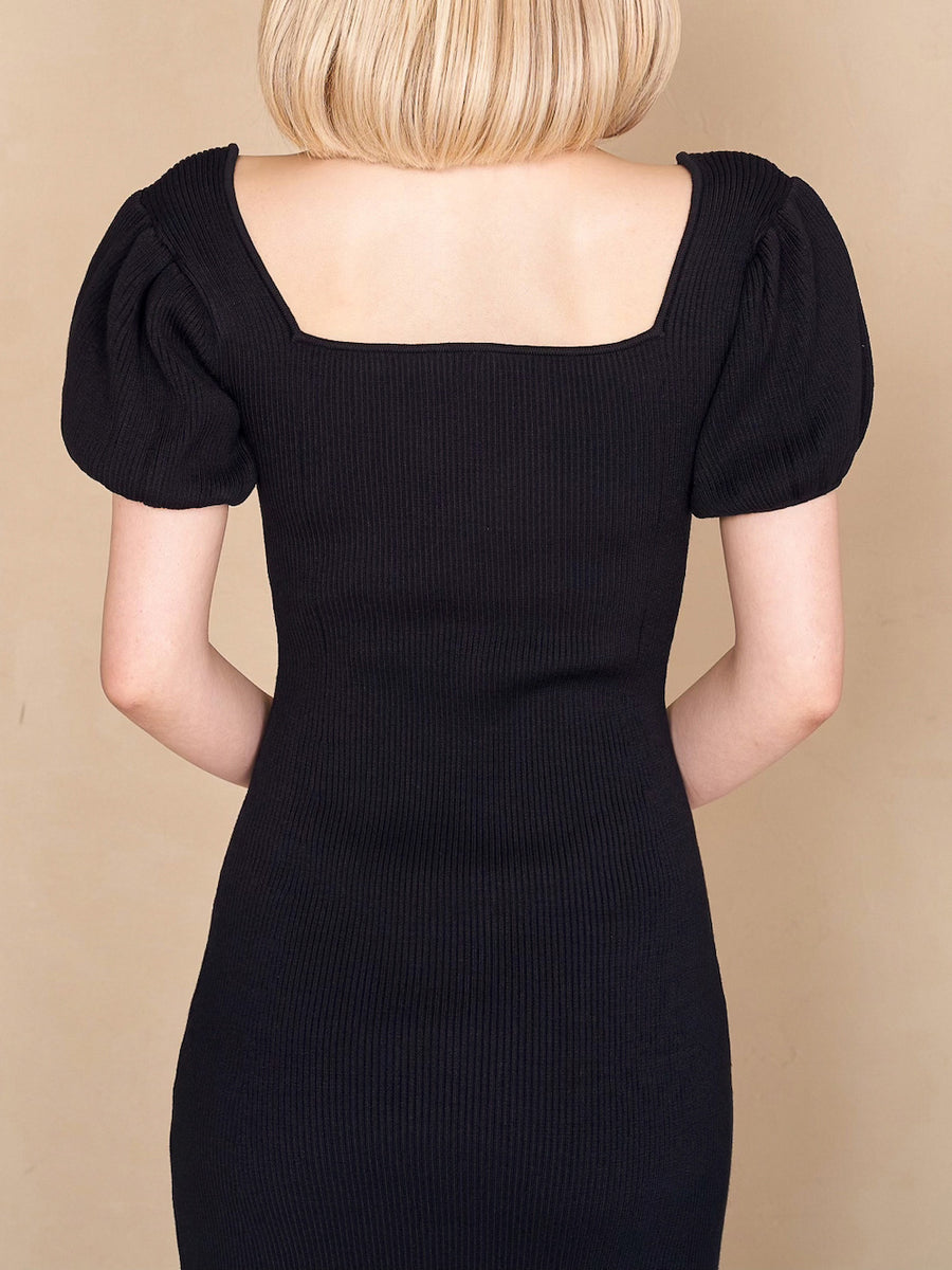 モデル:160cm(着用サイズ:FREE 着用カラー:BLK)