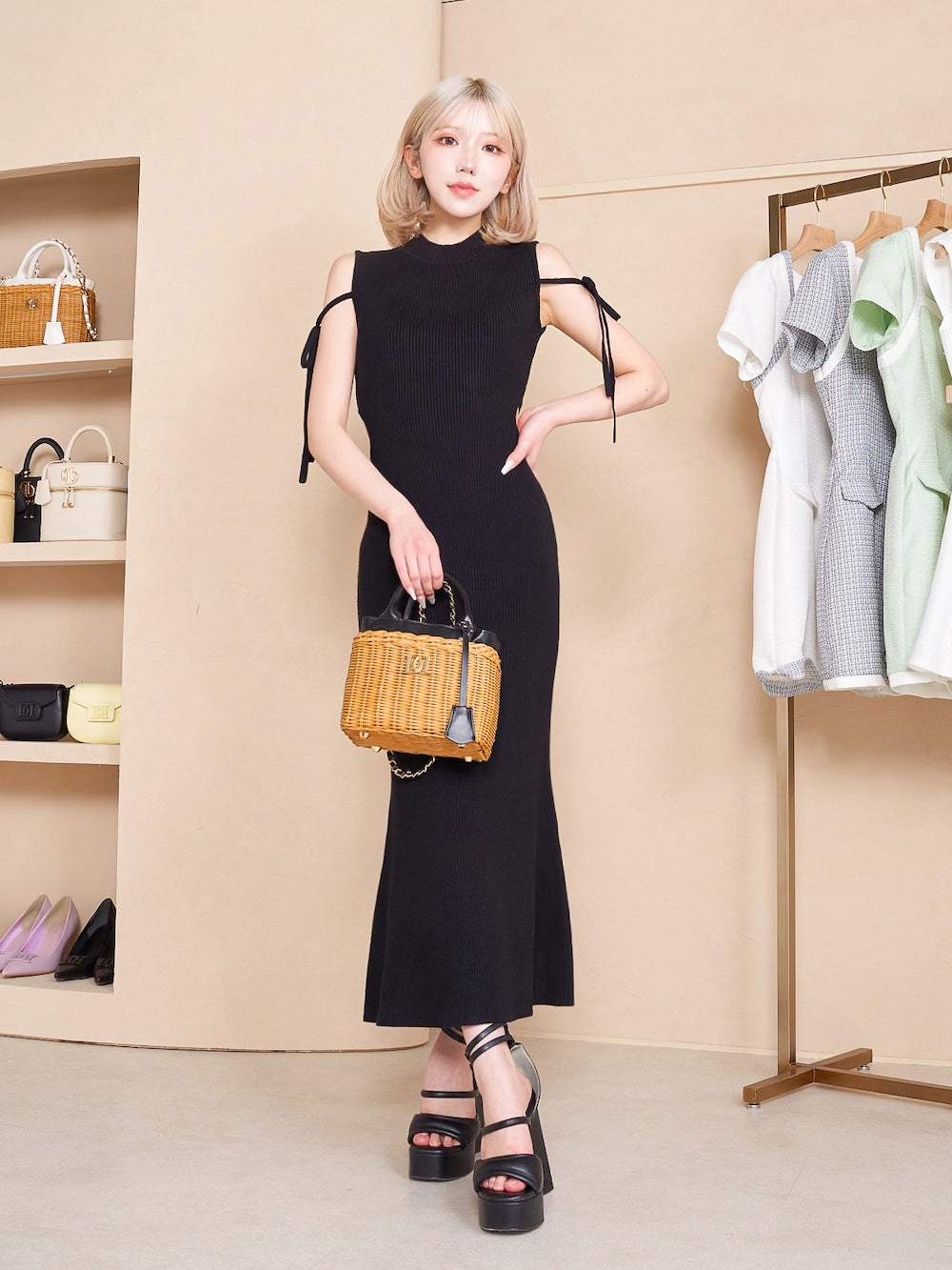 モデル:160cm(着用サイズ:FREE 着用カラー:BLK)