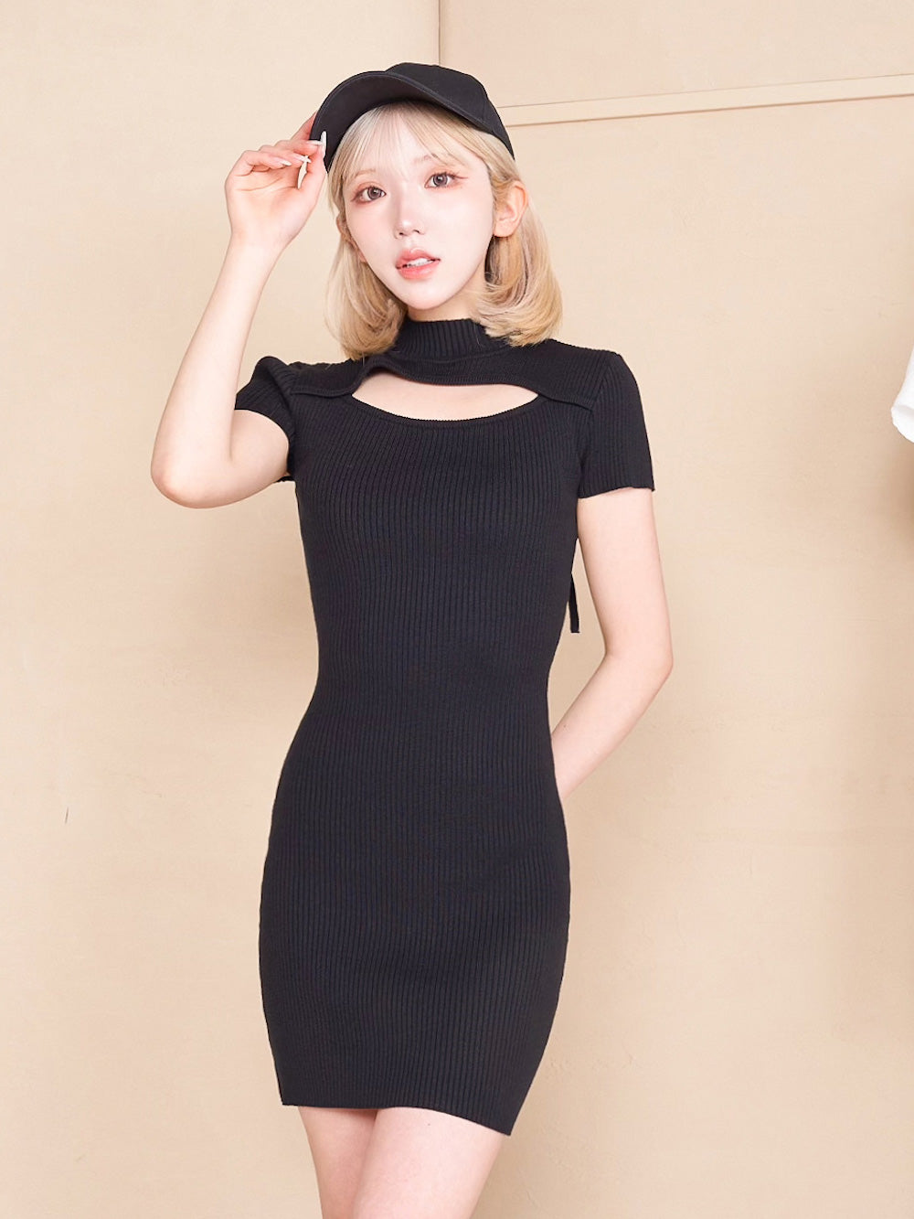 モデル:160cm(着用サイズ:FREE 着用カラー:BLK)
