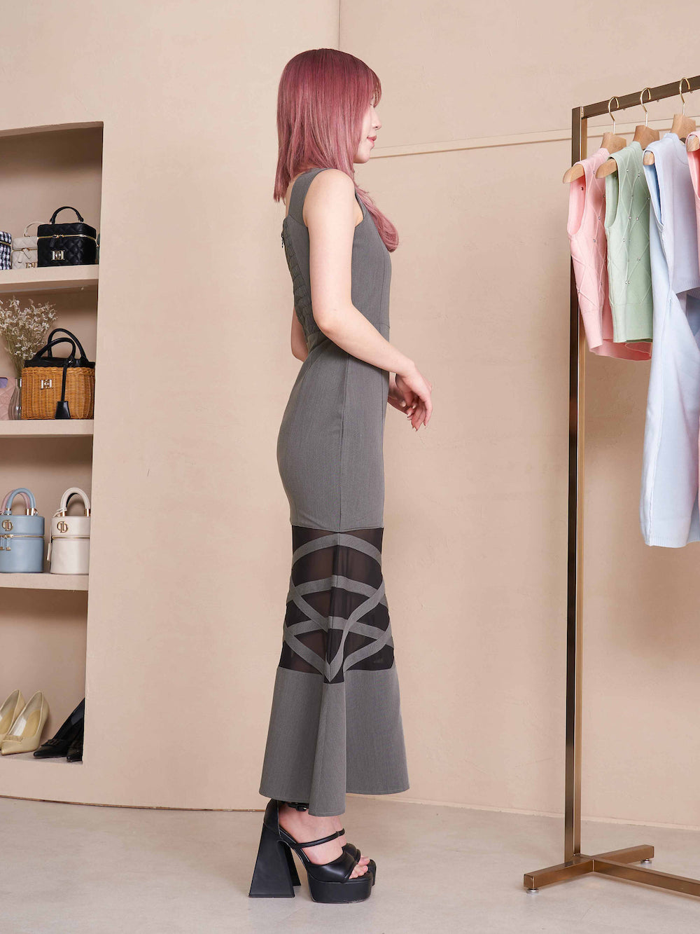 モデル:160cm(着用サイズ:FREE 着用カラー:GRY)