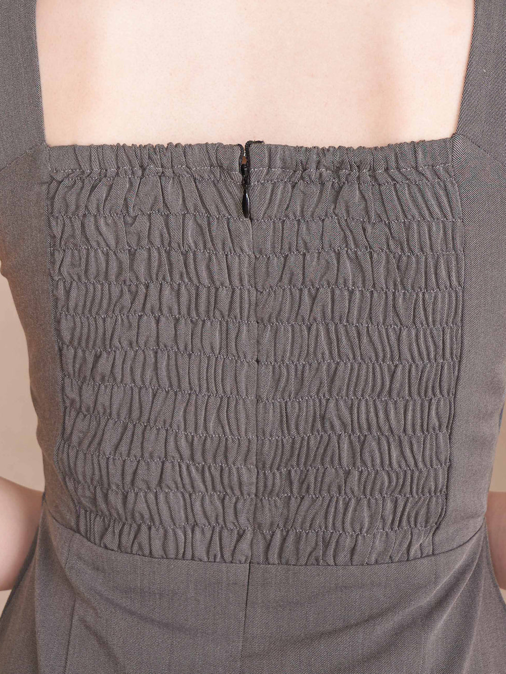 モデル:160cm(着用サイズ:FREE 着用カラー:GRY)