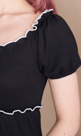 モデル:160cm(着用サイズ:FREE 着用カラー:BLK)