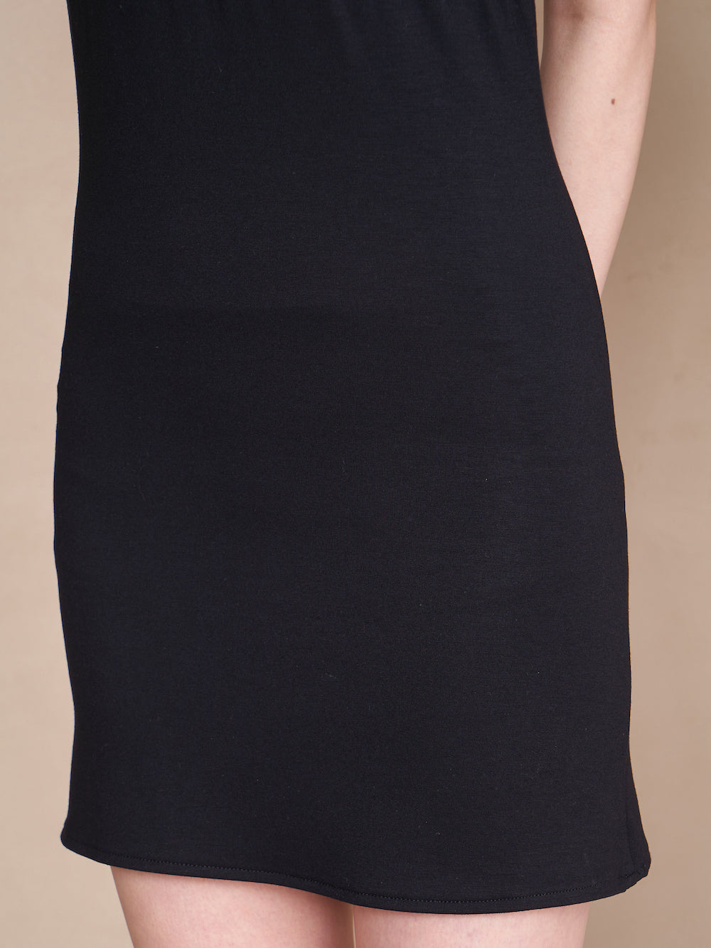 モデル:160cm(着用サイズ:FREE 着用カラー:BLK)