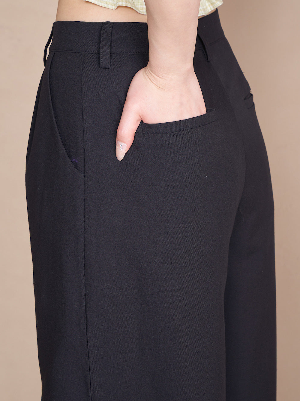 モデル:160cm(着用サイズ:S 着用カラー:BLK)